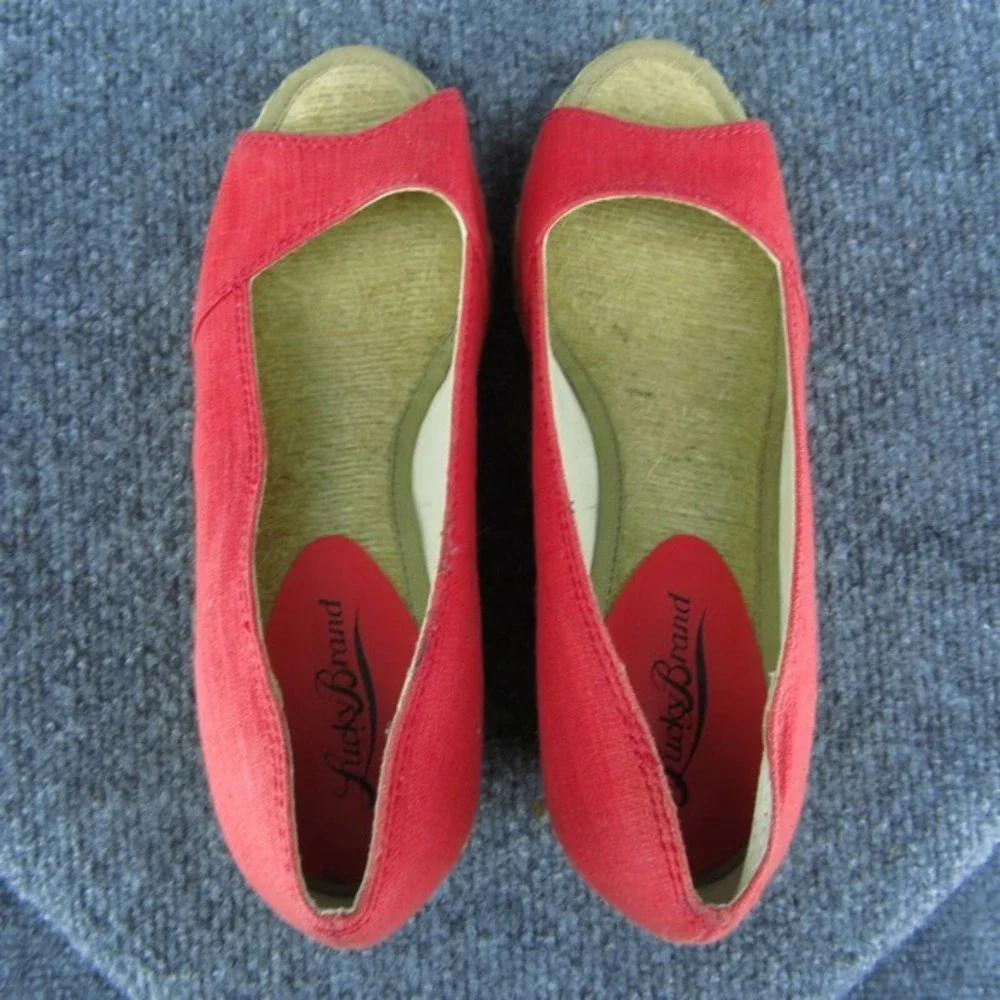 Lucky‎ Brand  Women Peep Toe Heel Shoes Red Fabric Size 5.5 Medium